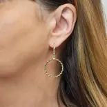 Złote kolczyki wiszące koła